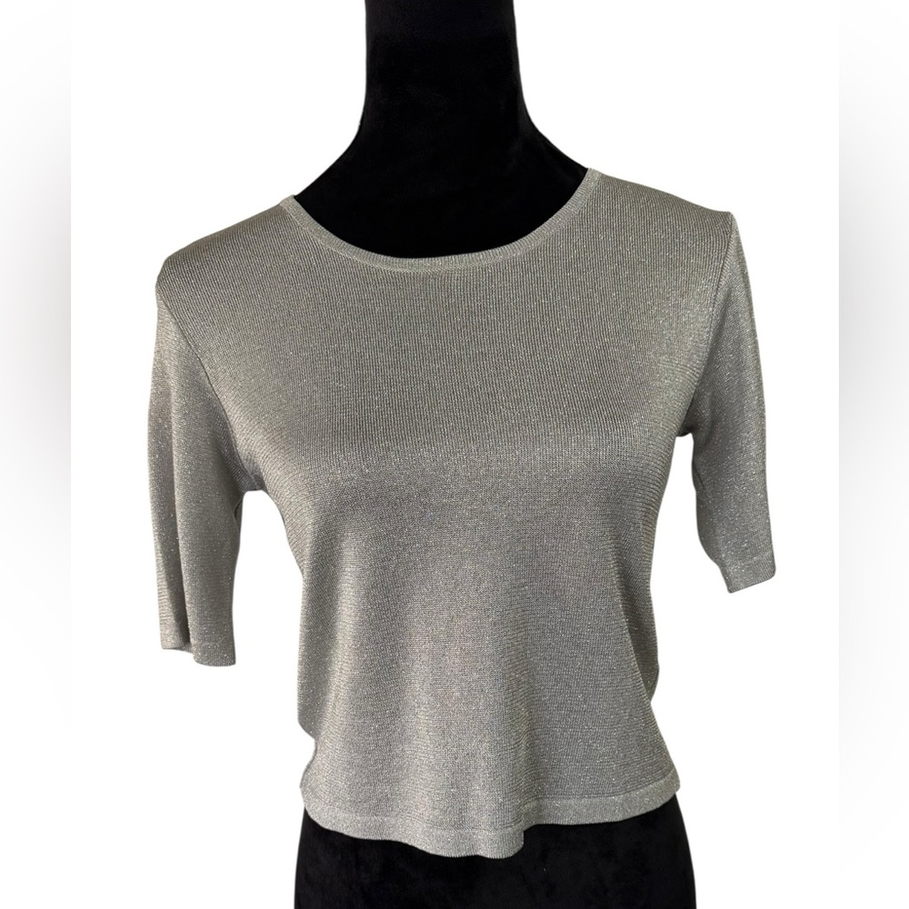 Vintage  DKNY short-sleeve knit shirt with a round neckline Size Small